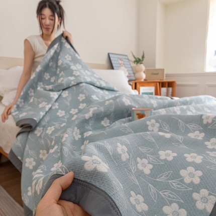 2025新款A类纯棉针织三层纱提花多功能毯 蓝色-花海