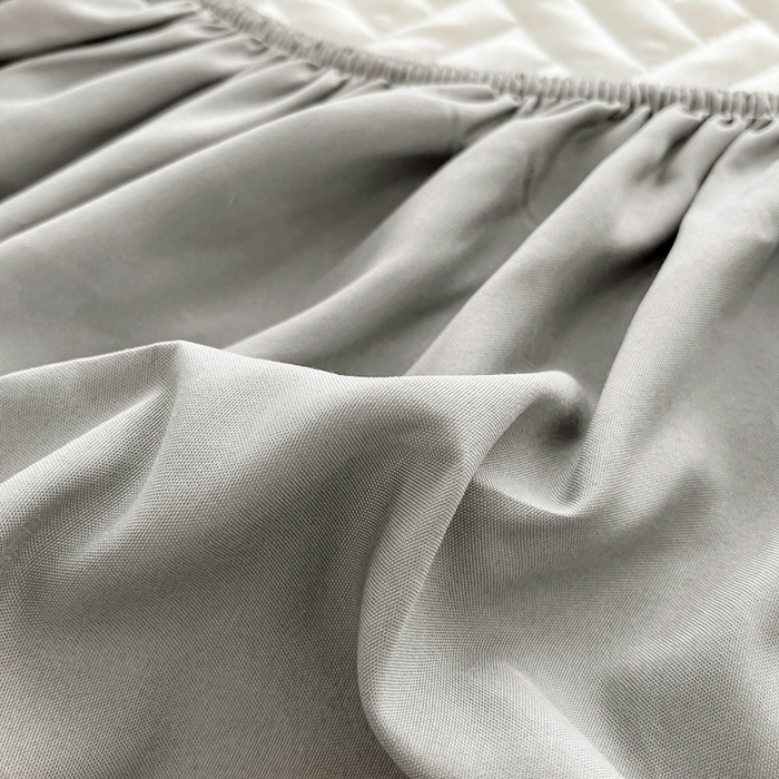 91家纺网 家纺一手货源 找家纺 欧邦 2025新款四季款纯色水洗棉夹棉床笠床垫保护罩-场景二 条格-浅灰