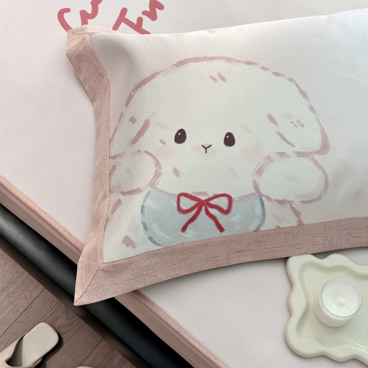 91家纺网 家纺一手货源 找家纺 JUICY 橘滋家纺 2025新款夏日高端轻奢数码冰丝奢简高级凉席床笠 叠叠乐园