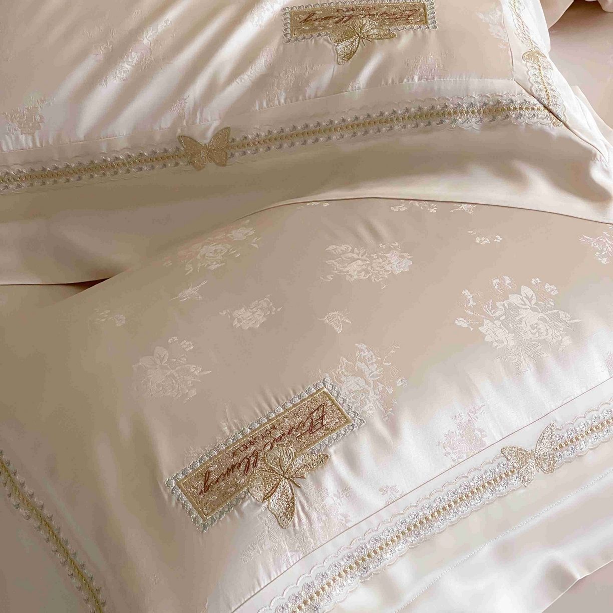 91家纺网 家纺一手货源 找家纺 太古汇家居 2025新款兰精天丝高精密提花-绣花“花间蝶影”系列  花间蝶影-香槟