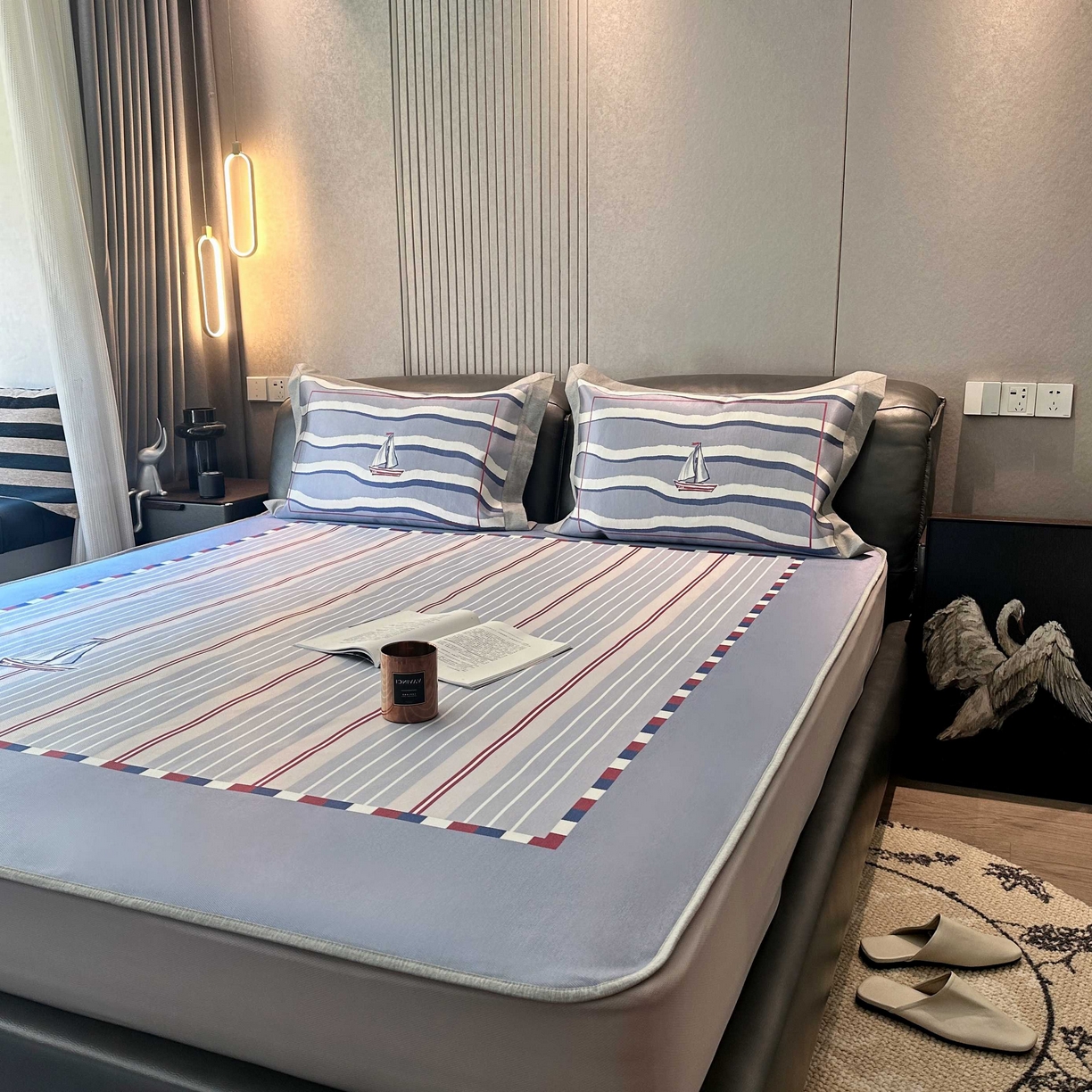 91家纺网 家纺一手货源 找家纺 JUICY 橘滋家纺 2025新款夏日高端轻奢数码冰丝奢简高级凉席床笠 芬兰之梦