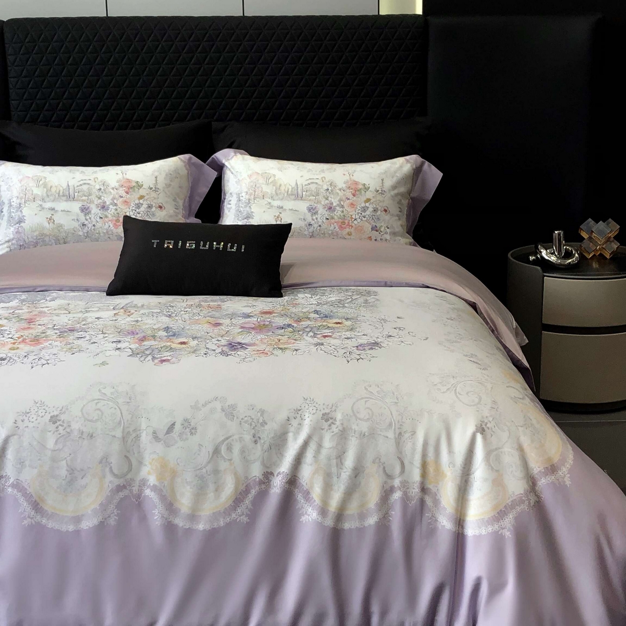 91家纺网 家纺一手货源 找家纺 2025新款高支高密长绒棉大版数码印花双拼系列四件套【券后不低于388】 露西娅-烟紫