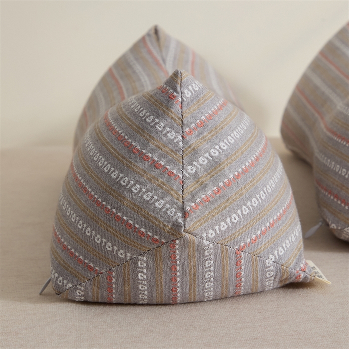 91家纺网 家纺一手货源 找家纺 大熊枕芯 2025新款全棉三角颈椎枕菱形荞麦枕枕头枕芯 三角菱形荞麦枕-咖15*45cm/对