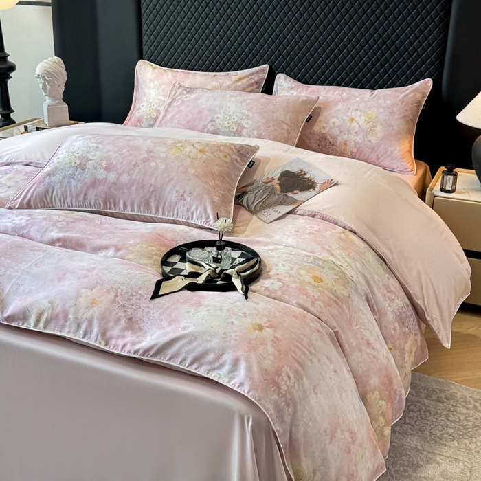 91家纺网 家纺一手货源 找家纺 芊寻家居 2025春夏新款50支莱赛尔天丝贡缎数码印花麻绳款四件套高端礼盒 漫野粉