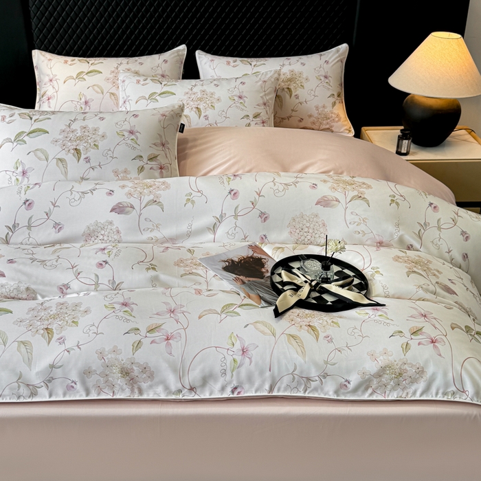 91家纺网 家纺一手货源 找家纺 芊寻家居 2025春夏新款50支莱赛尔天丝贡缎数码印花麻绳款四件套高端礼盒 绣球花语粉