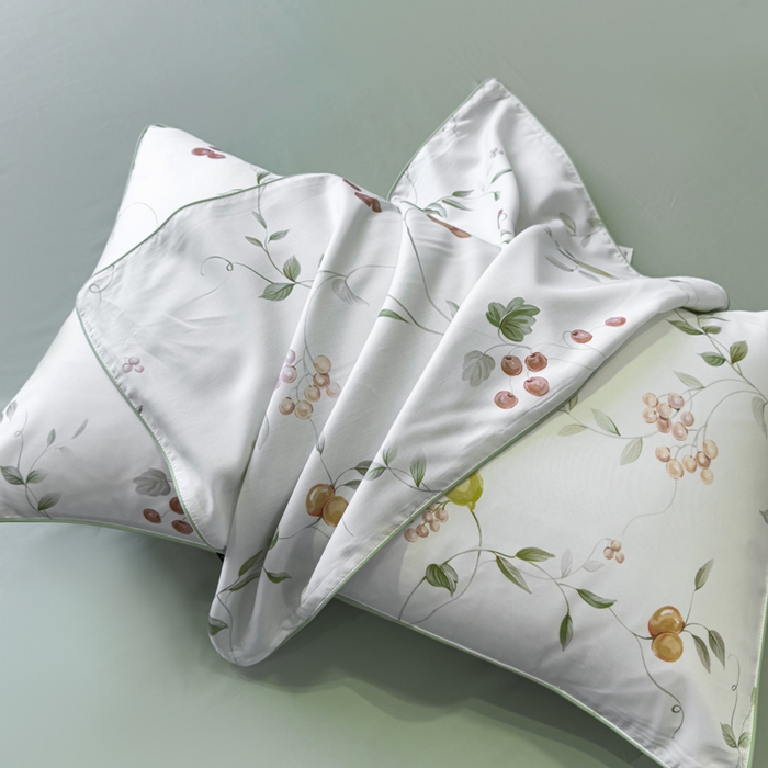 91家纺网 家纺一手货源 找家纺 芊寻家居 2025春夏新款50支莱赛尔天丝贡缎数码印花麻绳款四件套高端礼盒 果蔓白