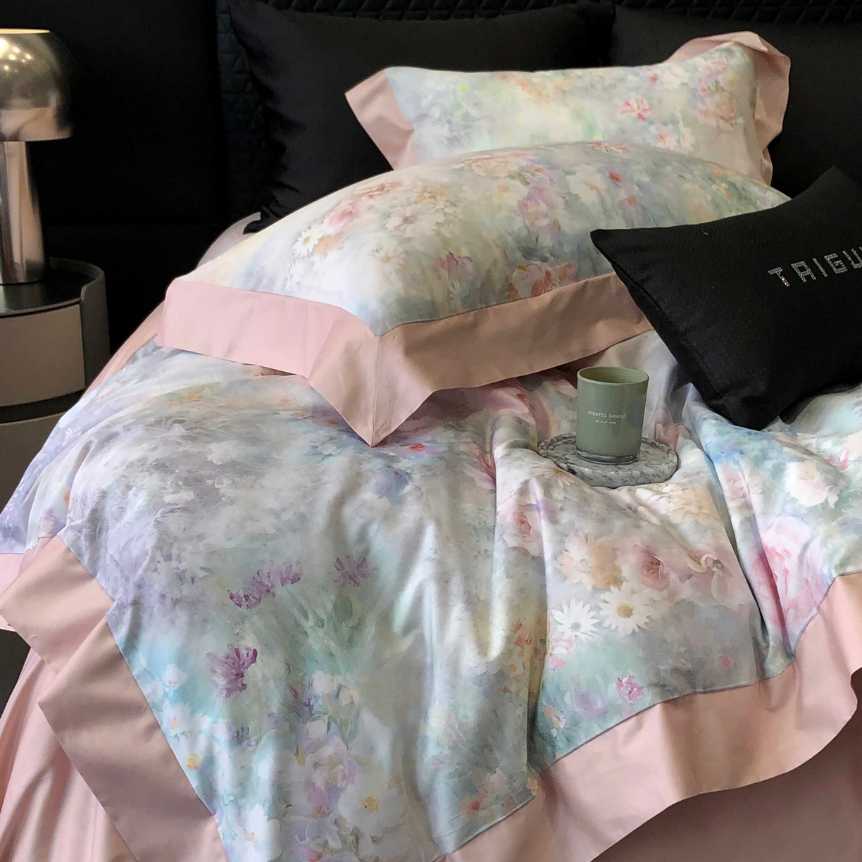 91家纺网 家纺一手货源 找家纺 2025新款高支高密长绒棉专版数码印花双拼系列四件套-卡梅伦【券后不低于378】 棉沐苒-粉