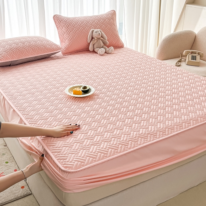 91家纺网 家纺一手货源 找家纺 欧邦 2025新款四季款纯色水洗棉夹棉床笠床垫保护罩-场景一 条格-粉玉