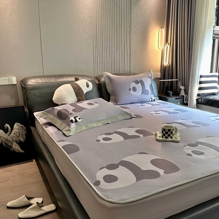 91家纺网 家纺一手货源 找家纺 （总）JUICY 橘滋家纺 2025新款夏日高端轻奢简约数码卡通冰丝席高级凉席床笠