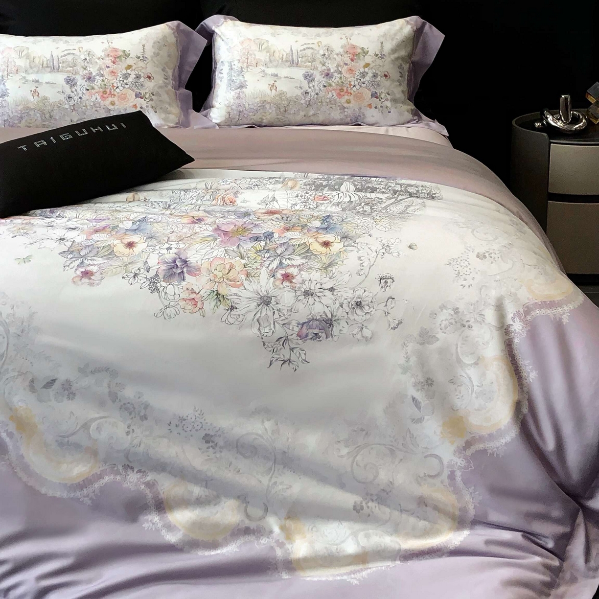 91家纺网 家纺一手货源 找家纺 2025新款高支高密长绒棉大版数码印花双拼系列四件套【券后不低于388】 露西娅-烟紫