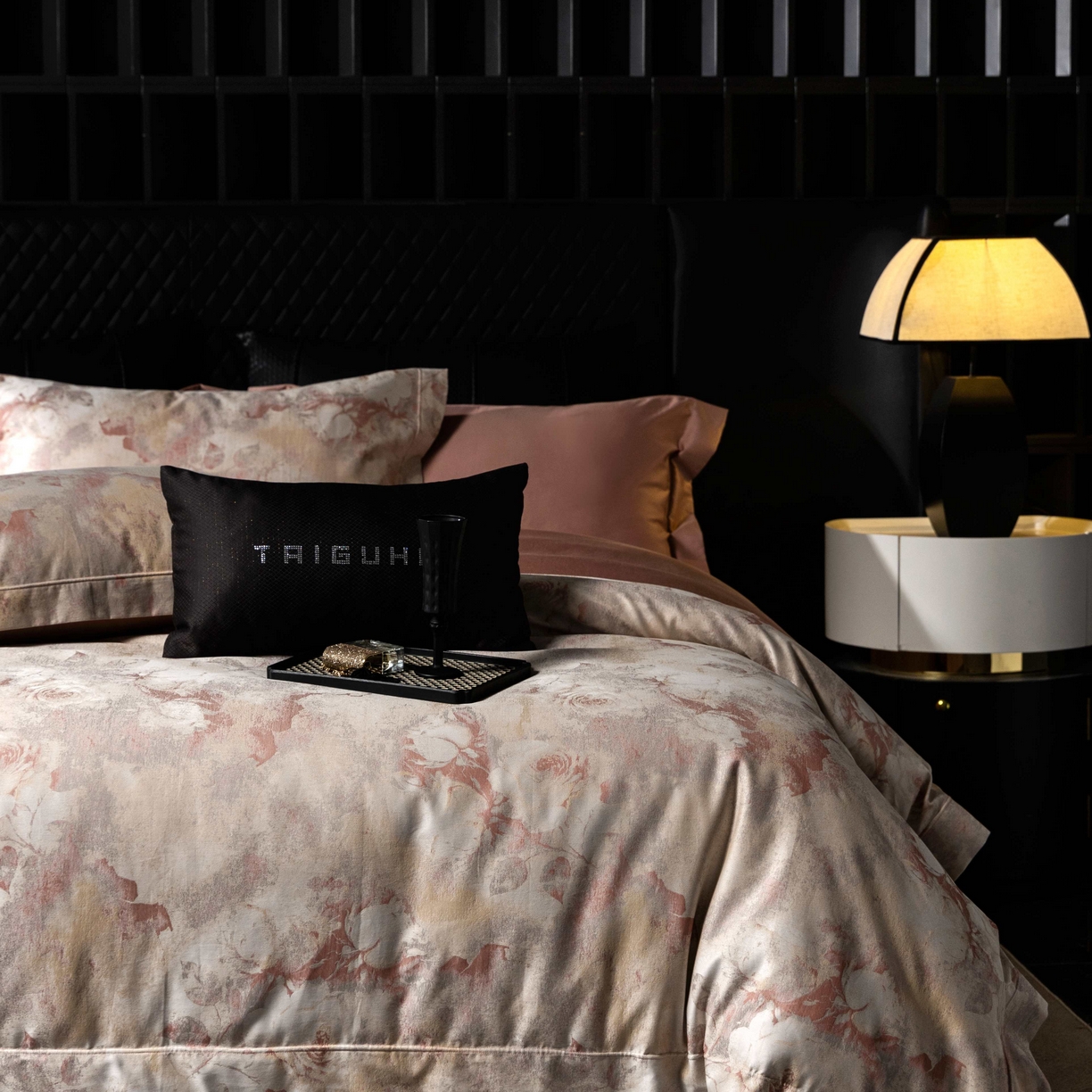 91家纺网 家纺一手货源 找家纺 2025新款全棉色织大提花系列双拼系列四件套 西西里