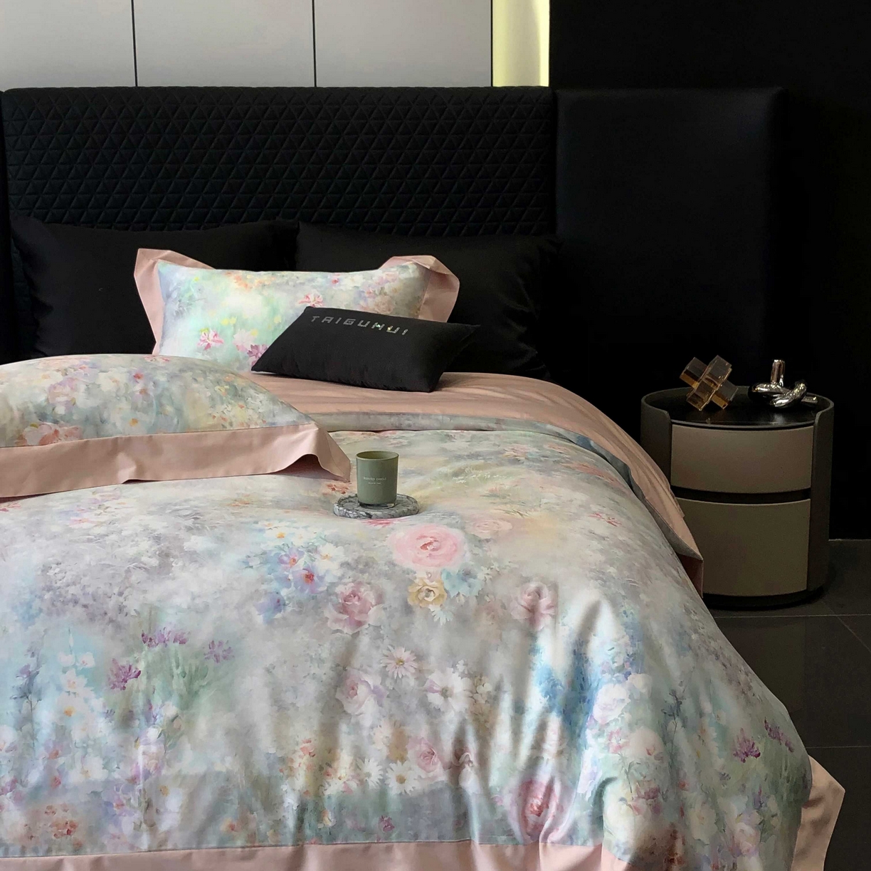 91家纺网 家纺一手货源 找家纺 2025新款高支高密长绒棉专版数码印花双拼系列四件套-卡梅伦【券后不低于378】 棉沐苒-粉