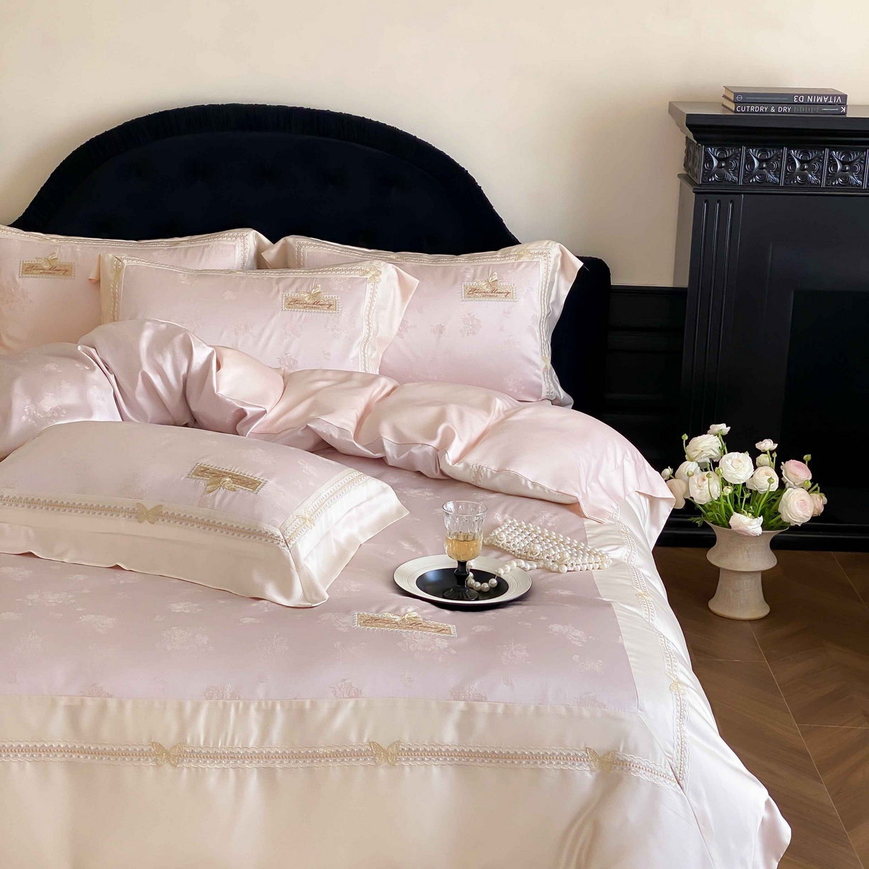 91家纺网 家纺一手货源 找家纺 太古汇家居 2025新款兰精天丝高精密提花-绣花“花间蝶影”系列  花间蝶影-粉色