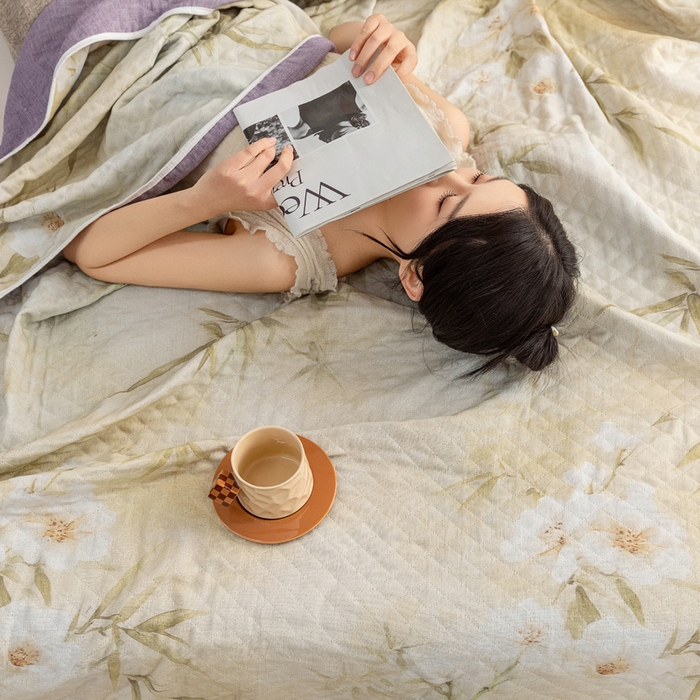 91家纺网 家纺一手货源 找家纺 乐家毛巾被（工厂自产自销） 2025新款A类全棉六层纱印花毛巾被 绿色茶花