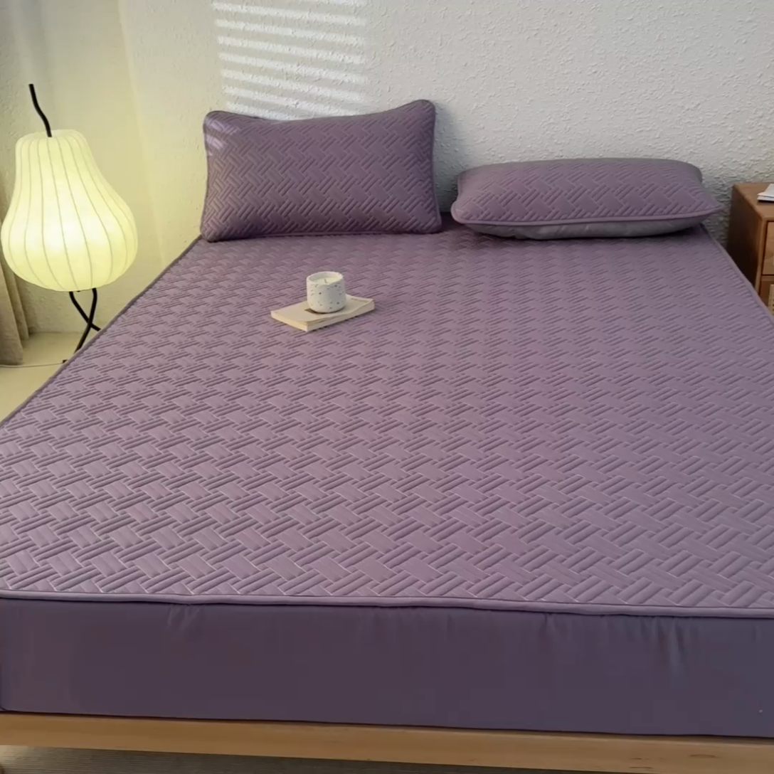 91家纺网 家纺一手货源 找家纺 欧邦 2025新款四季款纯色水洗棉夹棉床笠床垫保护罩-场景一 条格-魅紫