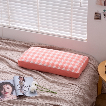 91家纺网 家纺一手货源 找家纺 明星枕业 2025新款水洗棉格子长方枕荞麦枕 布丁格粉30*60/只
