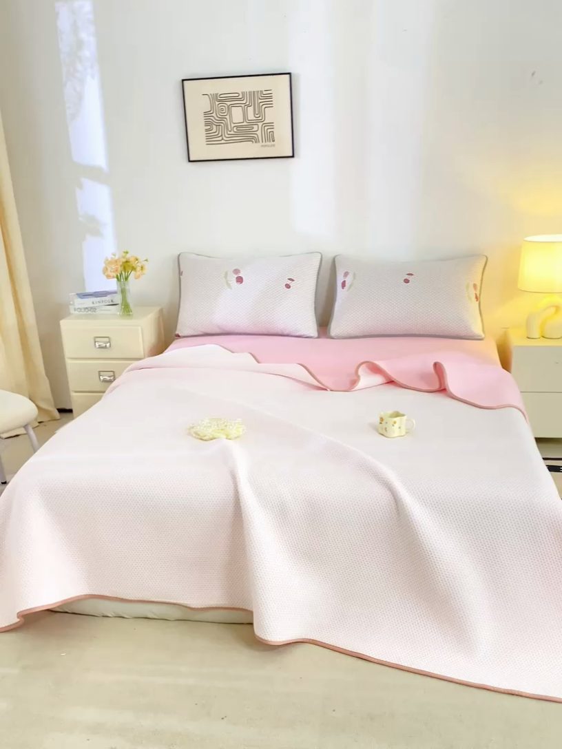 91家纺网 家纺一手货源 找家纺 梦初语 2025新款A类华夫格冰豆豆夏被子针织提花凉感夏凉被单双人空调被可机水洗 浪漫粉