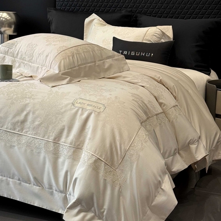 91家纺网 家纺一手货源 找家纺 太古汇家居 2025新款全棉提花绣花“伊莎贝拉”系列四件套 伊莎贝拉-米金色