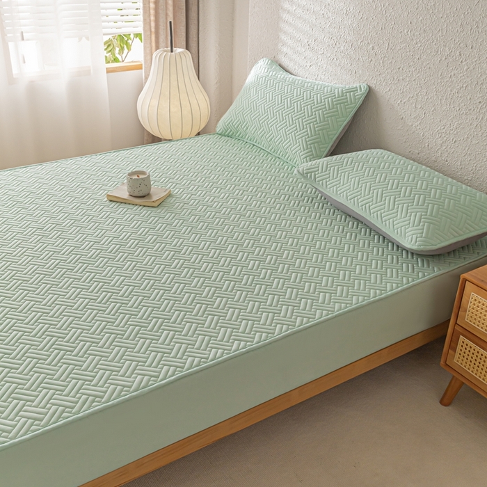 91家纺网 家纺一手货源 找家纺 欧邦 2025新款四季款纯色水洗棉夹棉床笠床垫保护罩-场景一 条格-水绿