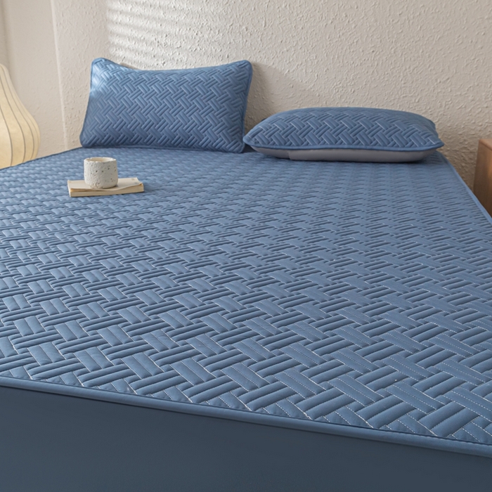 91家纺网 家纺一手货源 找家纺 欧邦 2025新款四季款纯色水洗棉夹棉床笠床垫保护罩-场景一 条格-宝蓝
