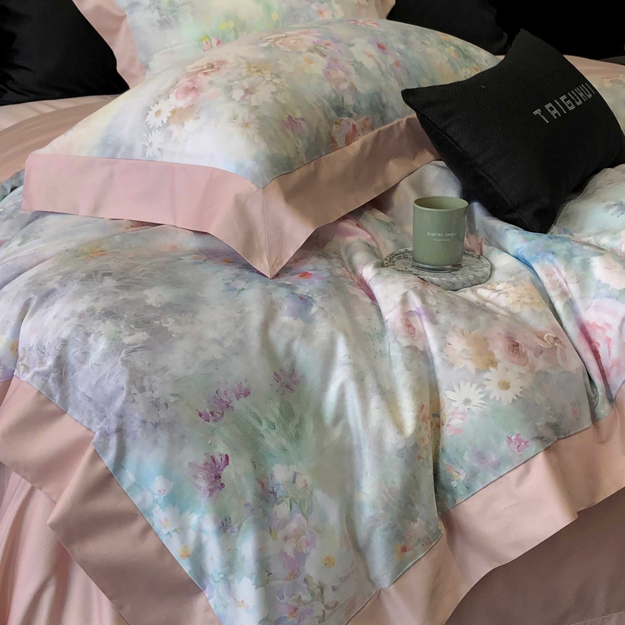 91家纺网 家纺一手货源 找家纺 2025新款高支高密长绒棉专版数码印花双拼系列四件套-卡梅伦【券后不低于378】 棉沐苒-粉