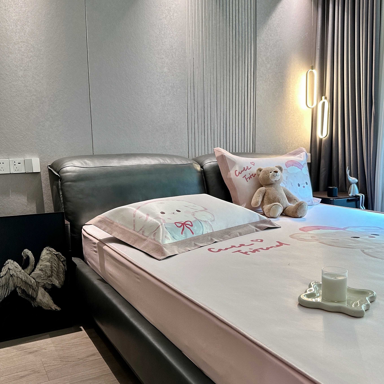 91家纺网 家纺一手货源 找家纺 JUICY 橘滋家纺 2025新款夏日高端轻奢数码冰丝奢简高级凉席床笠 叠叠乐园