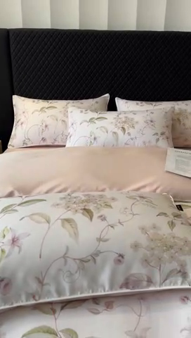 91家纺网 家纺一手货源 找家纺 洺兰家居 2025春夏新款100支莱赛尔天丝贡缎数码印花麻绳款四件套高端礼盒 绣球花语粉