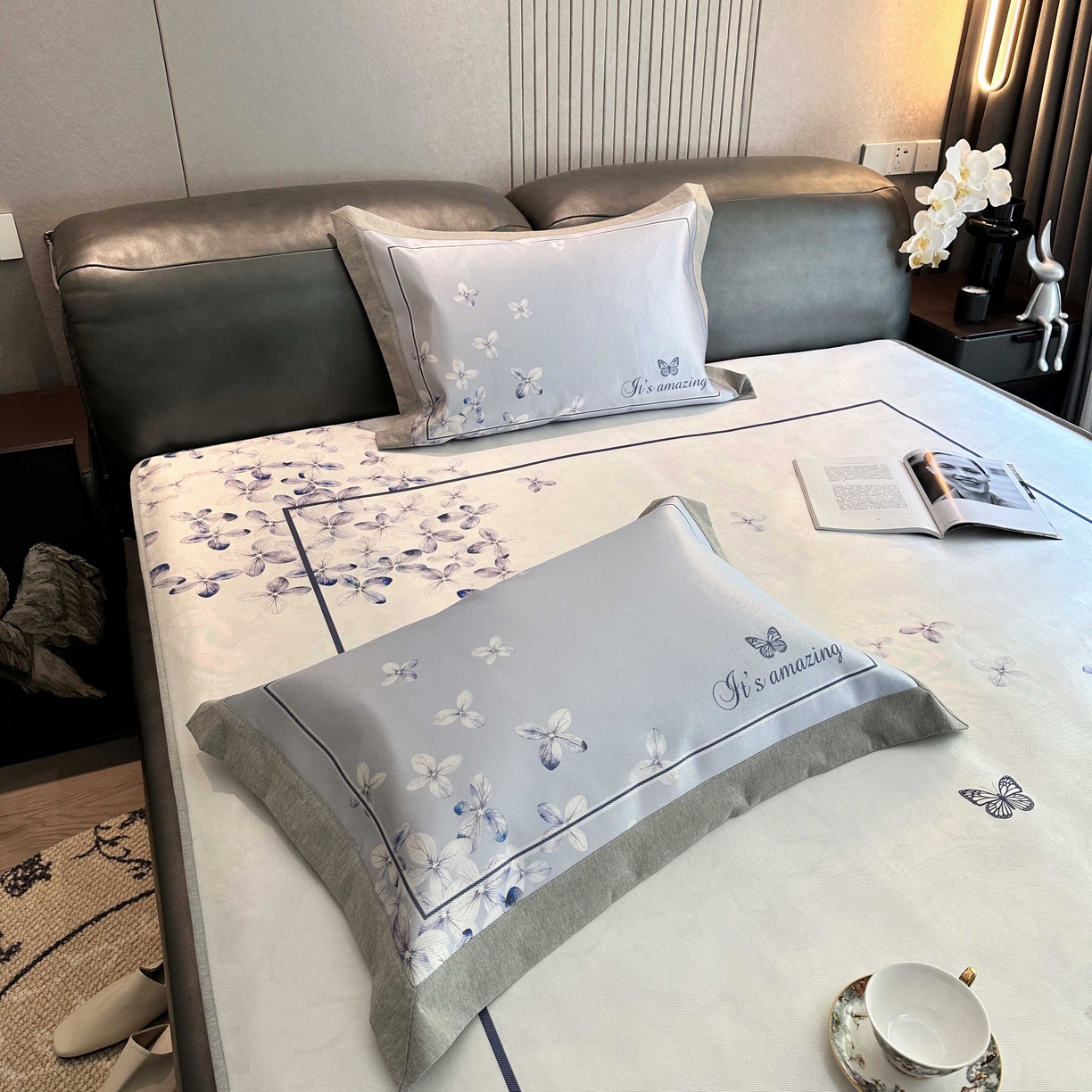 91家纺网 家纺一手货源 找家纺 JUICY 橘滋家纺 2025新款夏日高端轻奢数码冰丝奢简高级凉席床笠 爱琴海微风