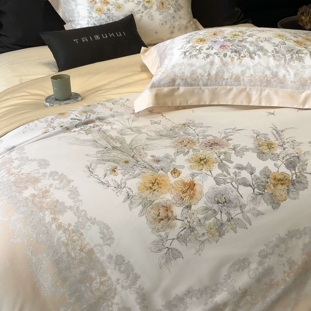 91家纺网 家纺一手货源 找家纺 2025新款高支高密长绒棉大版数码印花双拼系列四件套【券后不低于388】 一路繁花-米黄