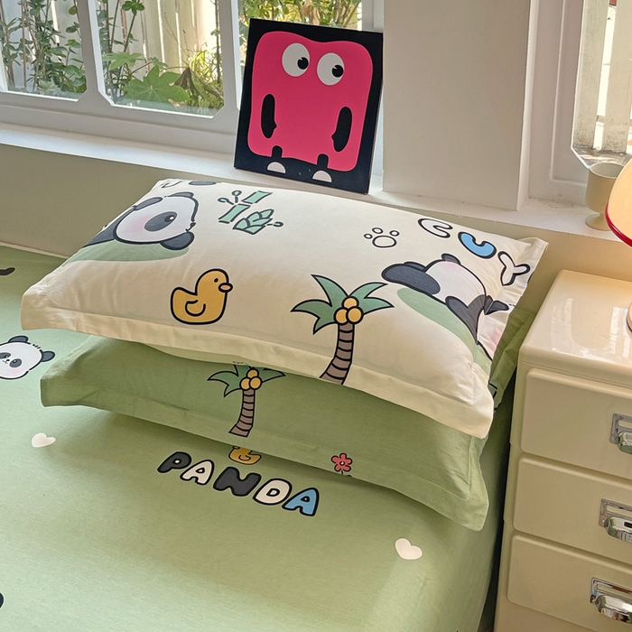 91家纺网 家纺一手货源 找家纺 依庭 2025新款全棉印花花卉款四件套单品系列-单枕套 熊猫戏水