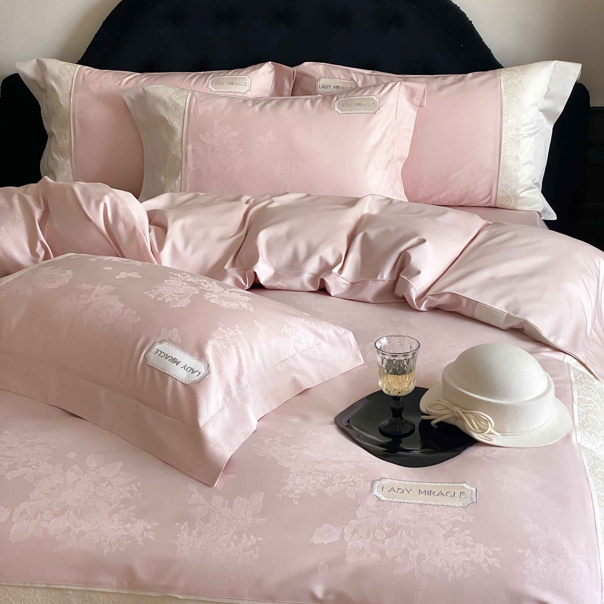 91家纺网 家纺一手货源 找家纺 2025新款高支数提花绣花四件套-“伊莎贝尔”系列 伊莎贝尔-蔷薇粉