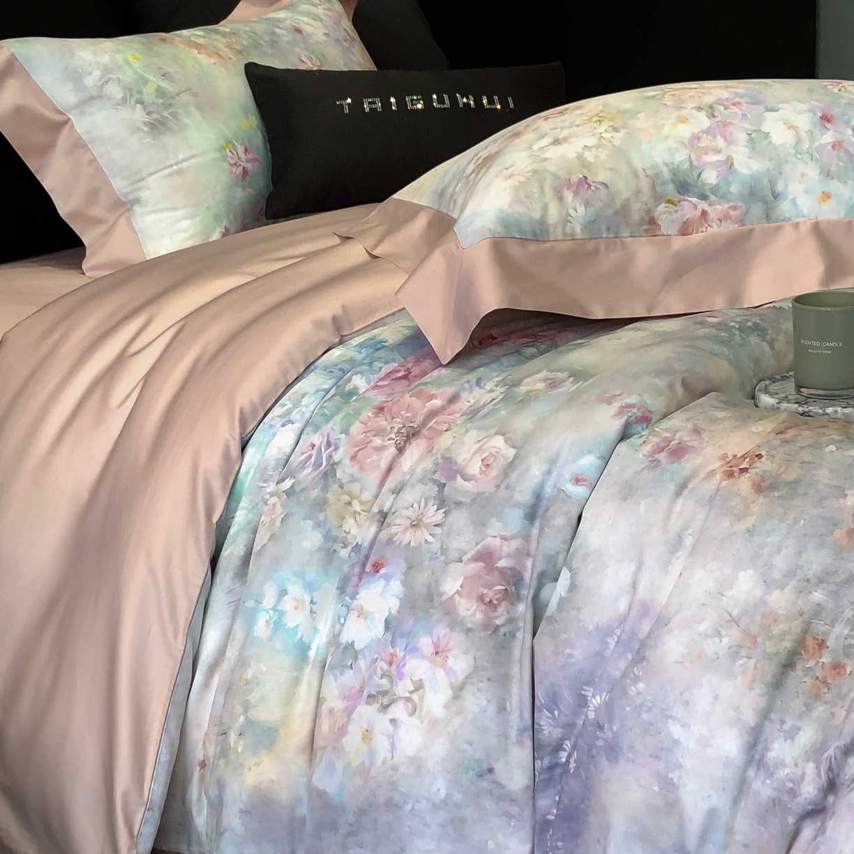 91家纺网 家纺一手货源 找家纺 2025新款高支高密长绒棉专版数码印花双拼系列四件套-卡梅伦【券后不低于378】 棉沐苒-粉