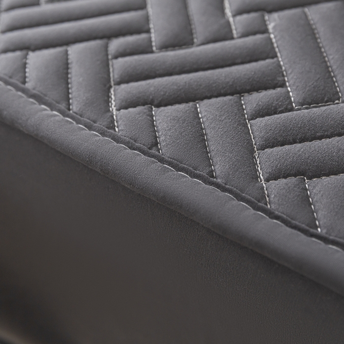 91家纺网 家纺一手货源 找家纺 欧邦 2025新款四季款纯色水洗棉夹棉床笠床垫保护罩-场景一 条格-深灰