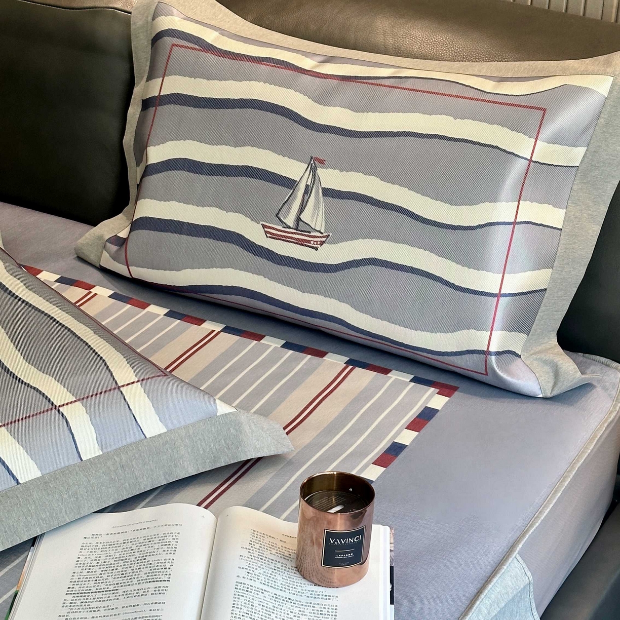 91家纺网 家纺一手货源 找家纺 JUICY 橘滋家纺 2025新款夏日高端轻奢数码冰丝奢简高级凉席床笠 芬兰之梦