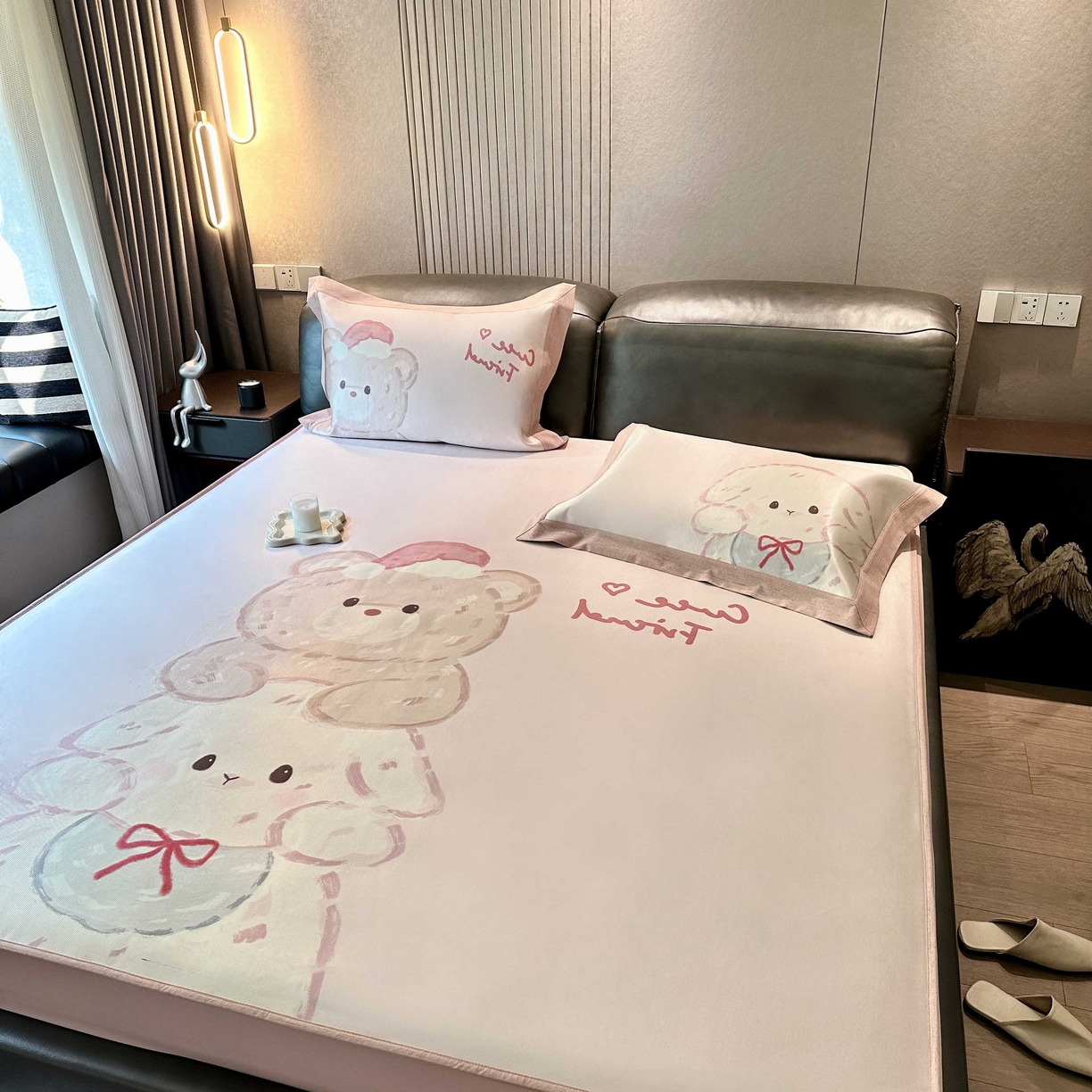 91家纺网 家纺一手货源 找家纺 JUICY 橘滋家纺 2025新款夏日高端轻奢数码冰丝奢简高级凉席床笠 叠叠乐园