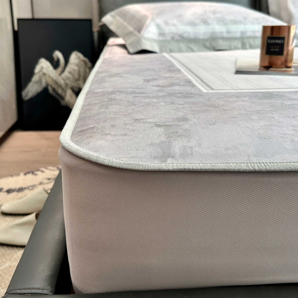 91家纺网 家纺一手货源 找家纺 JUICY 橘滋家纺 2025新款夏日高端轻奢数码冰丝奢简高级凉席床笠 巴黎暮色