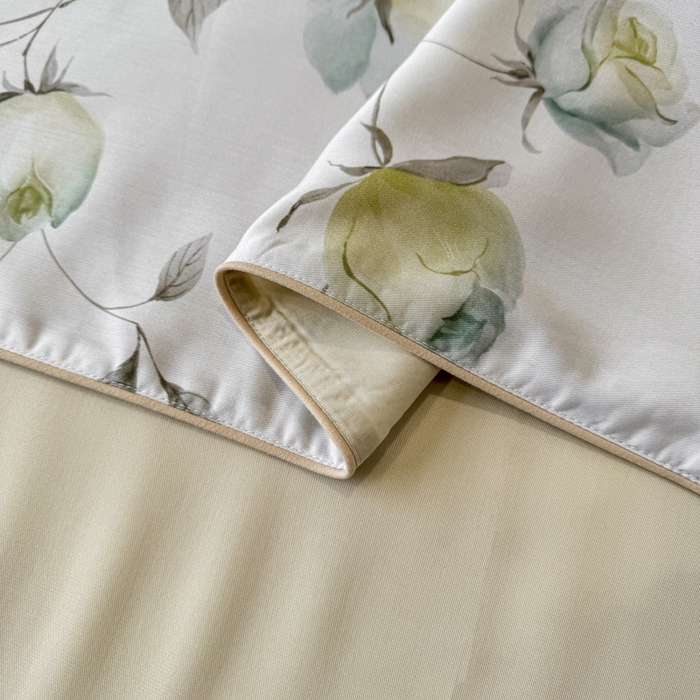 91家纺网 家纺一手货源 找家纺 洺兰家居 2025春夏新款100支莱赛尔天丝贡缎数码印花麻绳款四件套高端礼盒 花意盈香灰