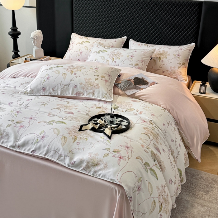 91家纺网 家纺一手货源 找家纺 洺兰家居 2025春夏新款100支莱赛尔天丝贡缎数码印花麻绳款四件套高端礼盒 绣球花语粉