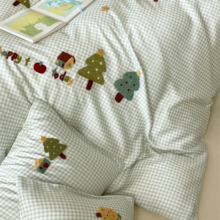 91家纺网 家纺一手货源 找家纺 2025新款60S兰精天丝卡通毛巾绣四件套-暗合款 天丝大树小树