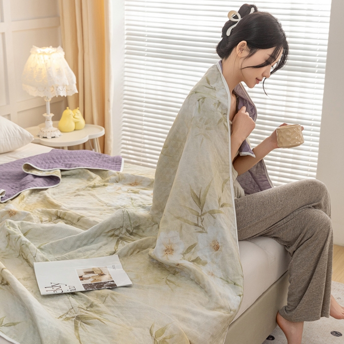 91家纺网 家纺一手货源 找家纺 乐家毛巾被（工厂自产自销） 2025新款A类全棉六层纱印花毛巾被 绿色茶花