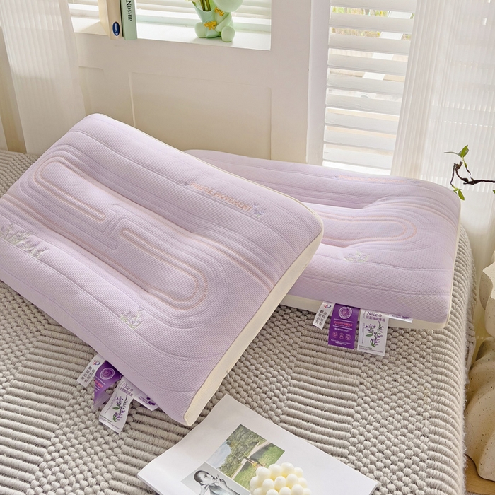 91家纺网 家纺一手货源 找家纺 （总）幸运草 2025新款薰衣草呵护枕芯 针织紫色分区定型羽丝绒枕头