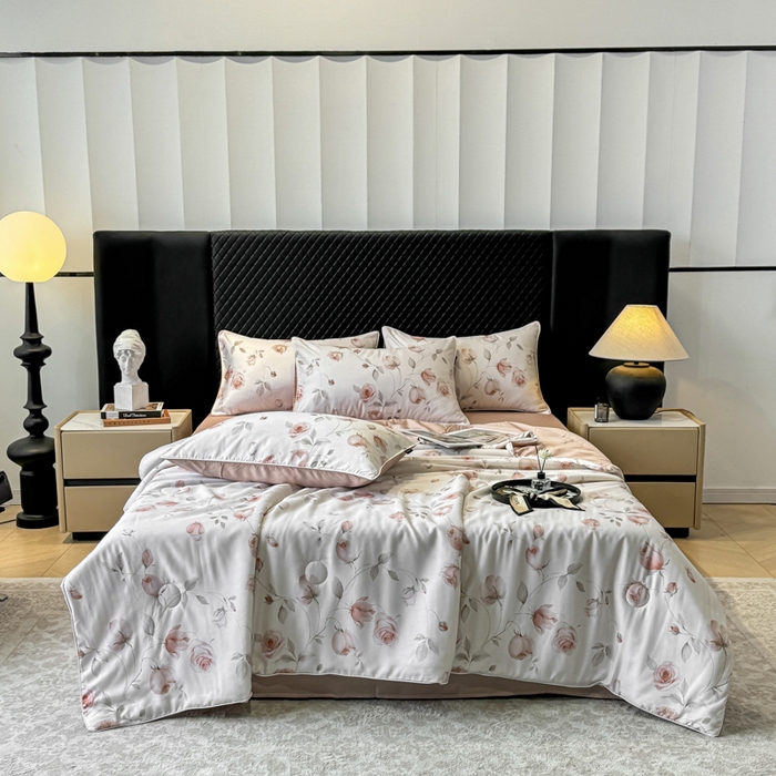 91家纺网 家纺一手货源 找家纺 洺兰家居 2025春夏新款100支莱赛尔天丝贡缎数码印花麻绳款四件套高端礼盒 花意盈香粉