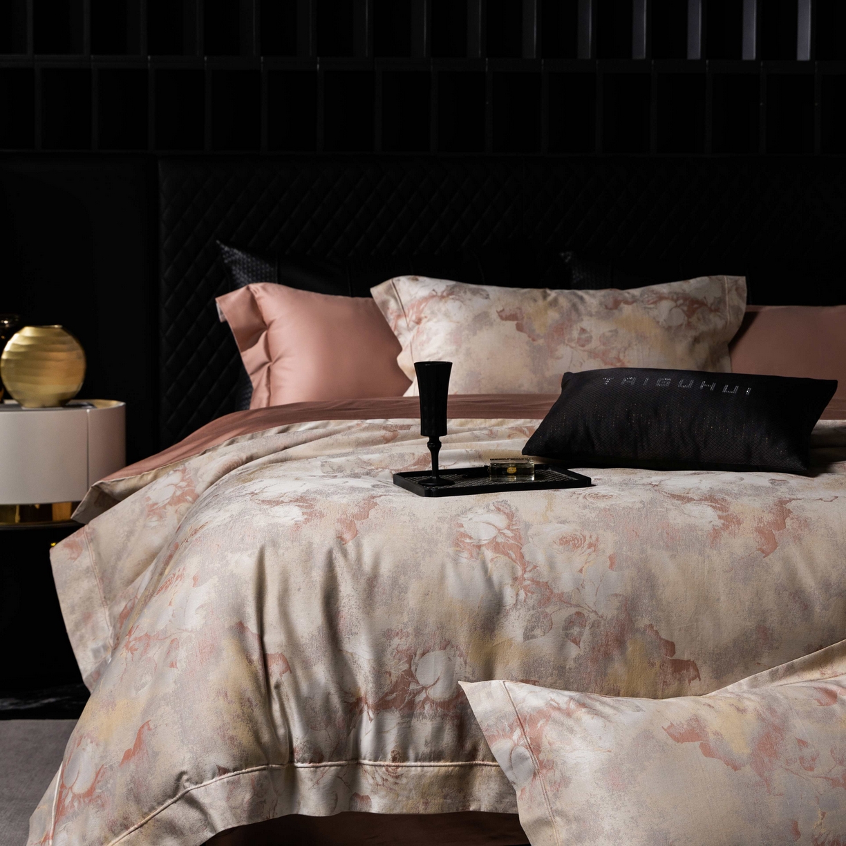 91家纺网 家纺一手货源 找家纺 2025新款全棉色织大提花系列双拼系列四件套 西西里