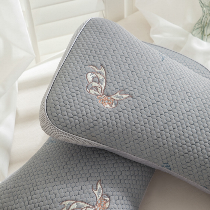 91家纺网 家纺一手货源 找家纺 织布人 2025新款荞麦枕夏季凉感豆豆枕茶叶枕夏凉荞麦枕学生成人家用硬枕 夏凉豆豆颈椎反弓款-反弓蝴蝶灰茶香枕