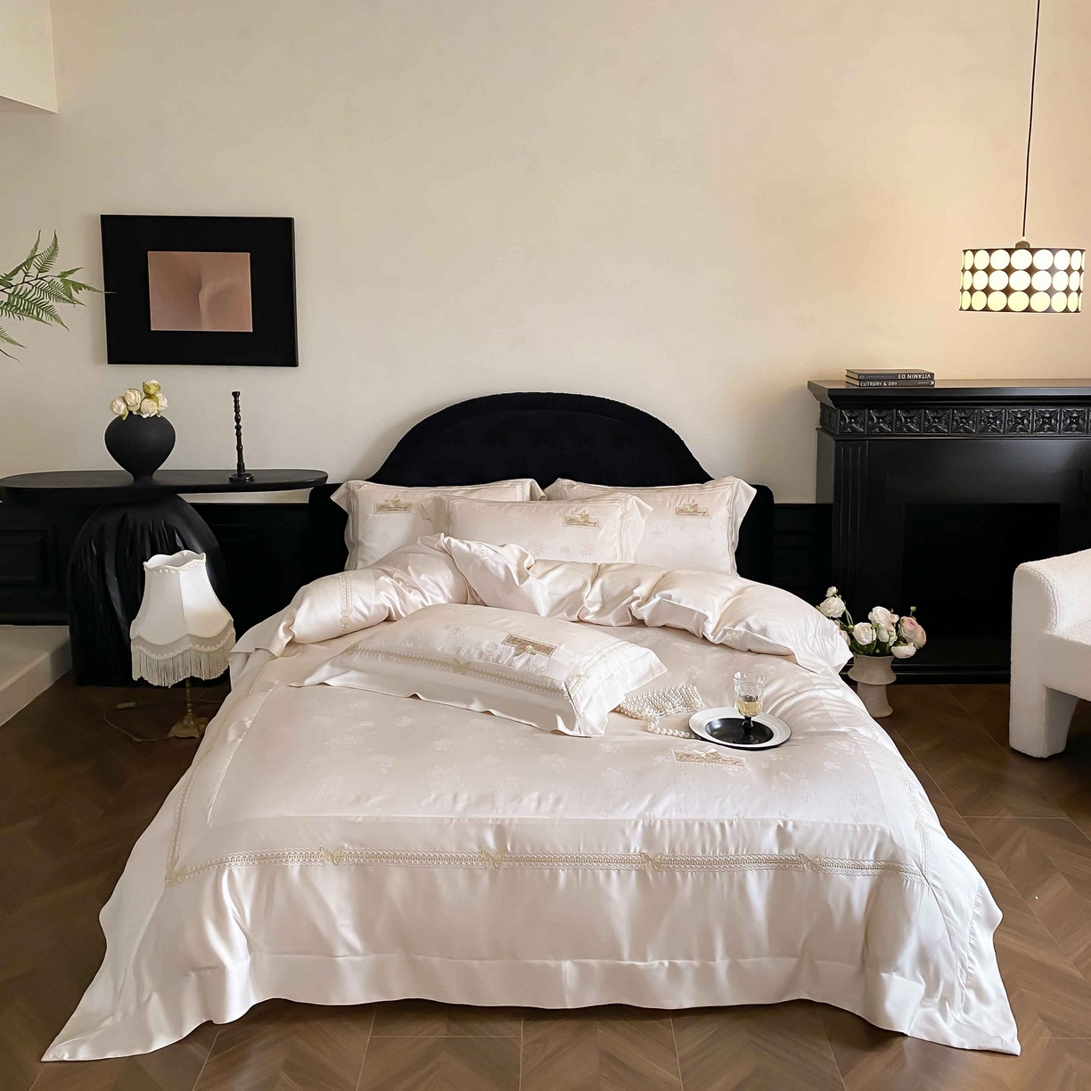 91家纺网 家纺一手货源 找家纺 太古汇家居 2025新款兰精天丝高精密提花-绣花“花间蝶影”系列  花间蝶影-香槟