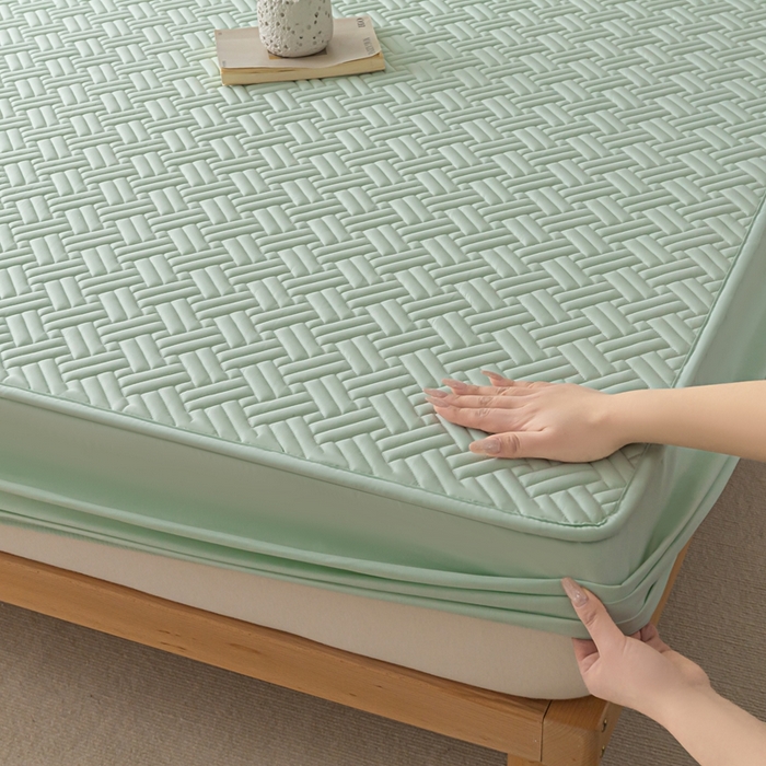 91家纺网 家纺一手货源 找家纺 欧邦 2025新款四季款纯色水洗棉夹棉床笠床垫保护罩-场景一 条格-水绿