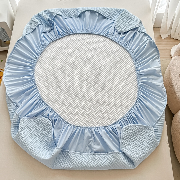 91家纺网 家纺一手货源 找家纺 欧邦 2025新款四季款纯色水洗棉夹棉床笠床垫保护罩-场景二 条格-天蓝