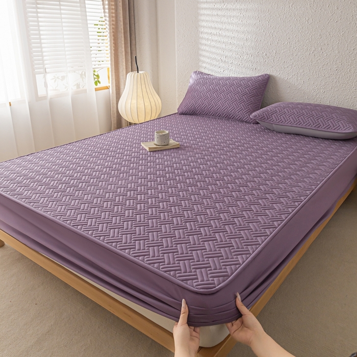 91家纺网 家纺一手货源 找家纺 欧邦 2025新款四季款纯色水洗棉夹棉床笠床垫保护罩-场景一 条格-魅紫