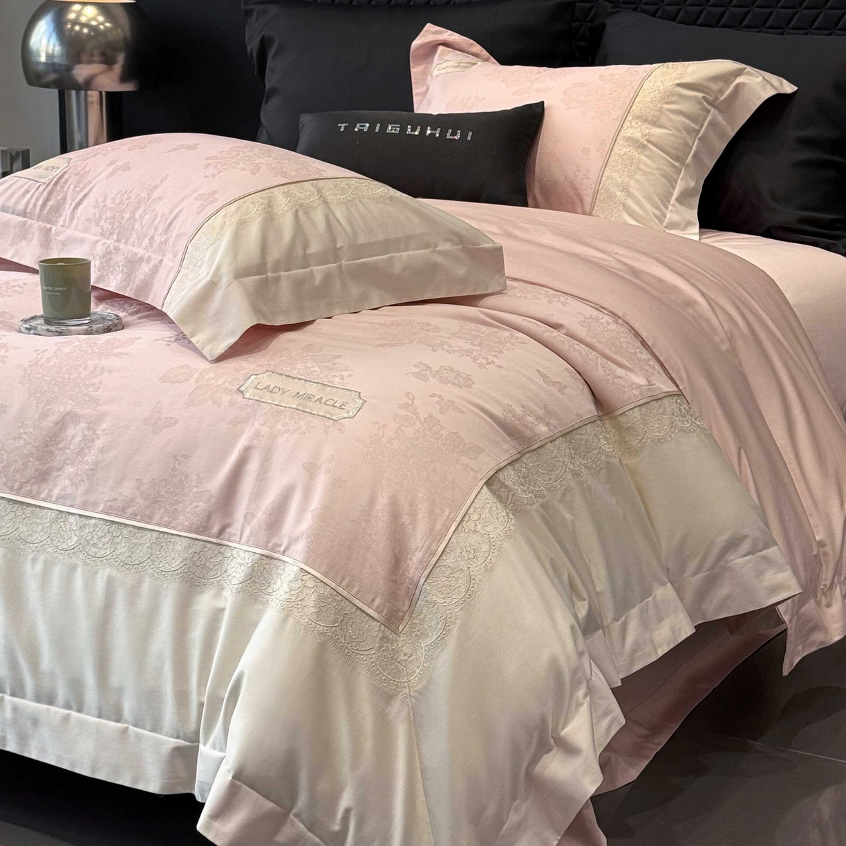 91家纺网 家纺一手货源 找家纺 （总）太古汇家居 2025新款全棉提花绣花“伊莎贝拉”系列四件套