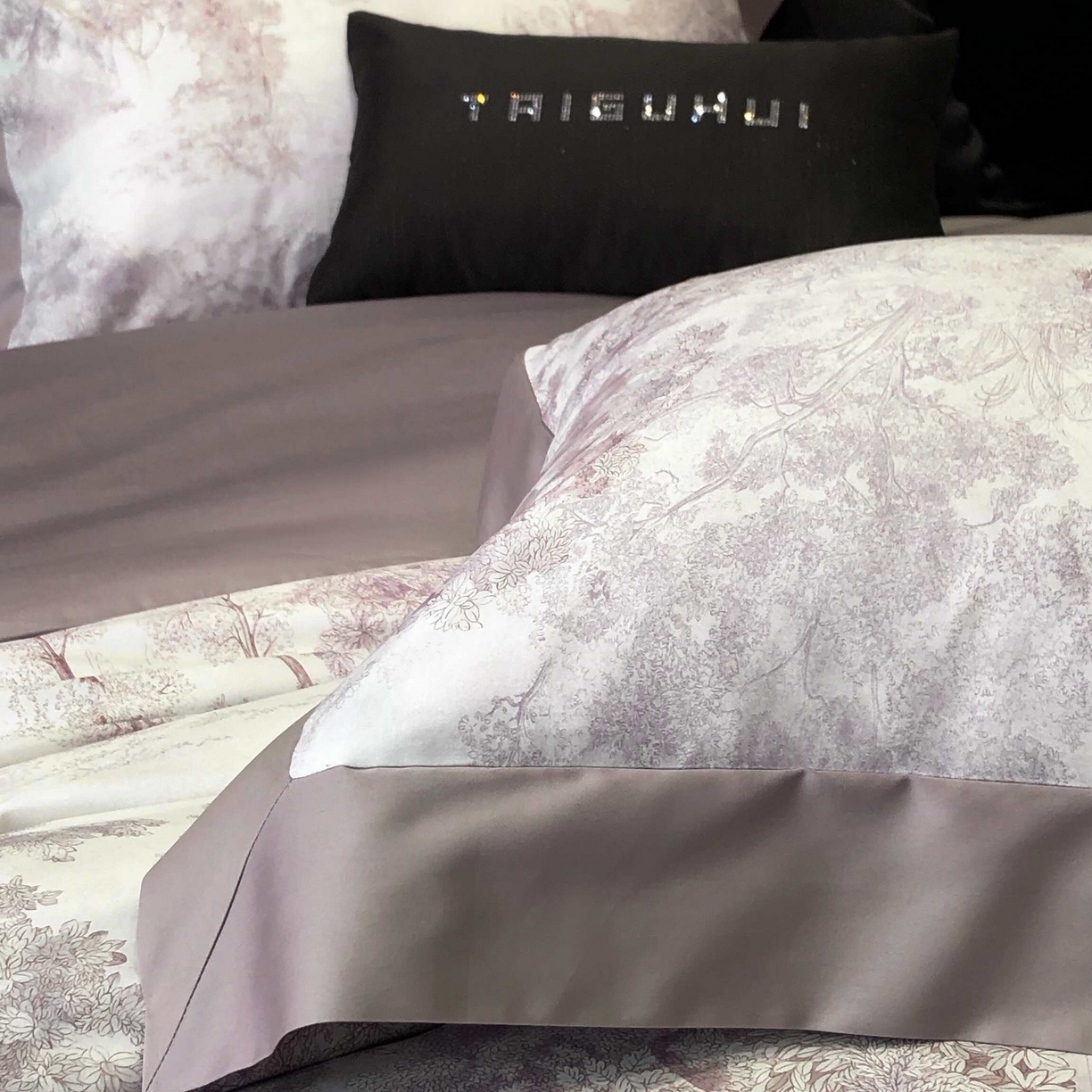 91家纺网 家纺一手货源 找家纺 2025年高支高密长绒棉专版活性数码印花系列四件套【券后控价——券后不低于378】 丽奥娜-樱落紫